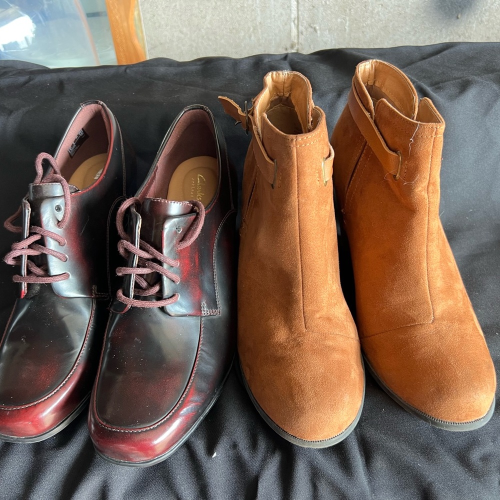 Brown and Burgundy women sold as is no cash 💵 refund thanks 😊